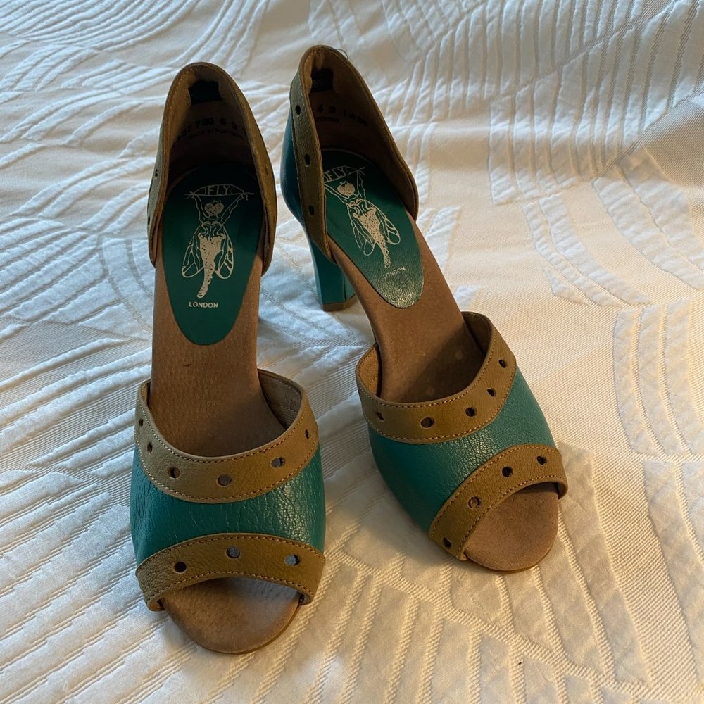 Peep toe pumps - Picture 2 of 9